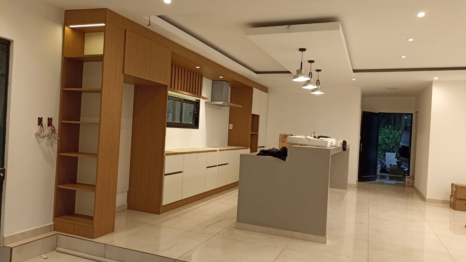 Cocina moderna realizada por Cuevas Amoblamientos